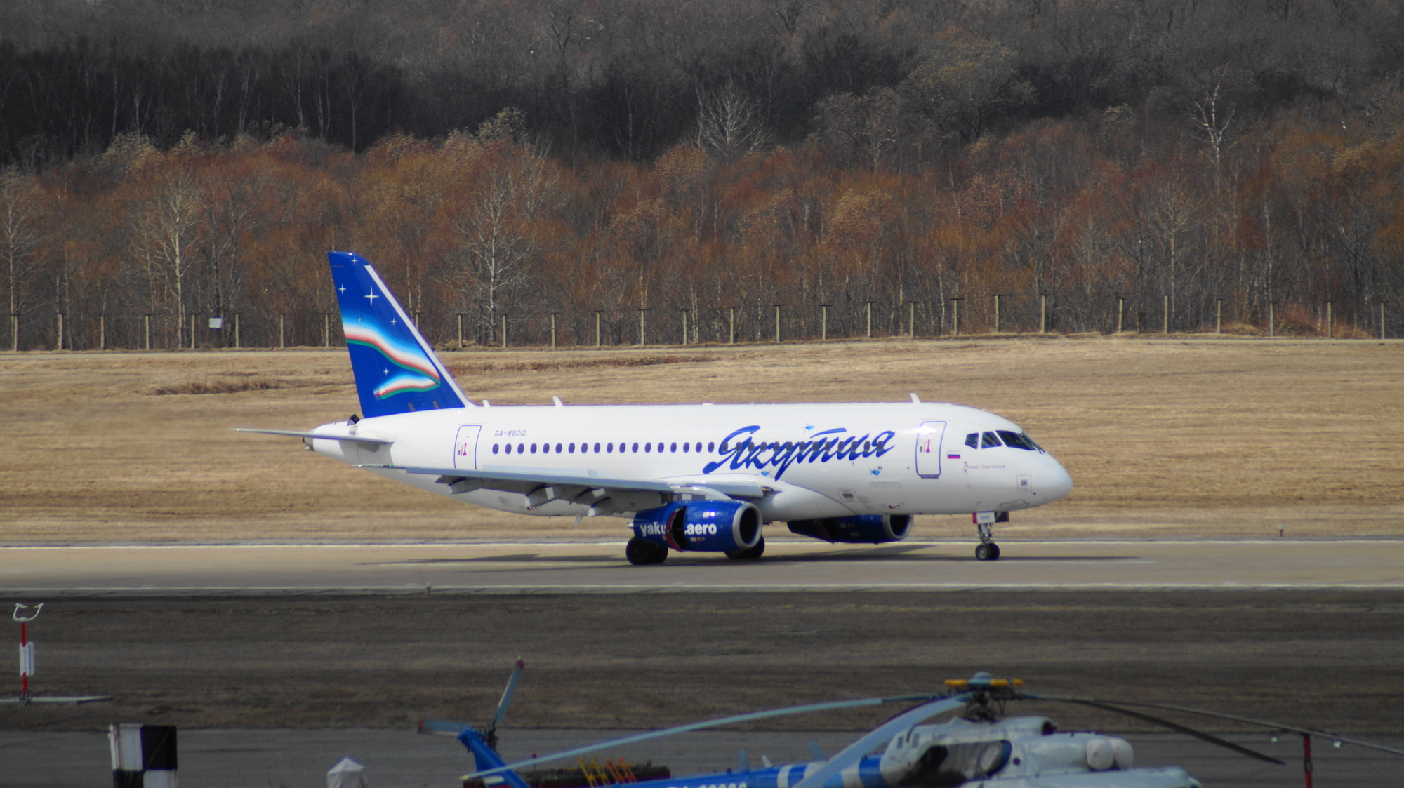 Рейс южно сахалинск чита. Самолёт Южно-Сахалинск Новосибирск. Южно-Сахалинск Хабаровск самолет авиакомпания Якутия. Аэропорт Хабаровск Южно-Сахалинск. Самолеты авиакомпании Якутия.